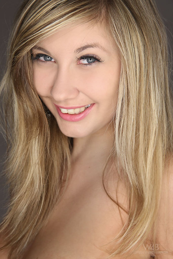 Оксана, 23 года, 2 размер груди